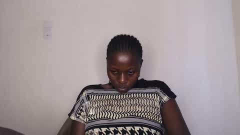 Snapshot of mellanin_pretty_ chatting on December 7, 11:29 am . online show from December 7, 11:29 am