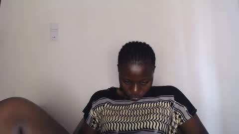 Snapshot of mellanin_pretty_ chatting on December 8, 5:50 am . online show from December 8, 5:50 am