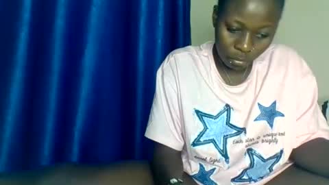 Snapshot of mellanin_pretty_ chatting on November 1, 6:43 pm . online show from November 1, 6:43 pm