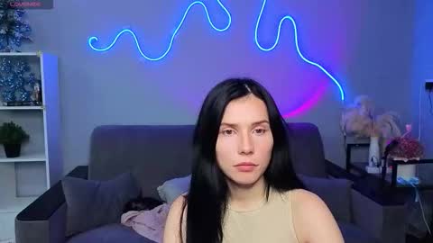 mellhyees online show from December 3, 6:17 pm