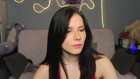 mellhyees online show from February 4, 5:19 pm