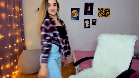 Snapshot of mellifluoustess chatting on December 6, 7:45 pm Tessa online show from December 6, 7:45 pm