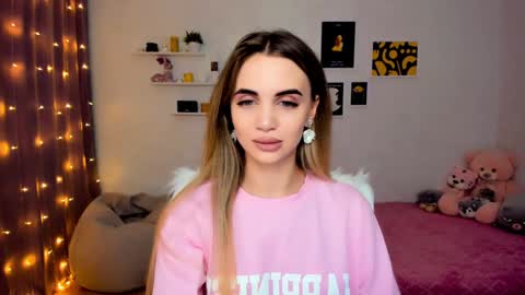 Snapshot of mellifluoustess chatting on December 7, 9:00 pm Tessa online show from December 7, 9:00 pm