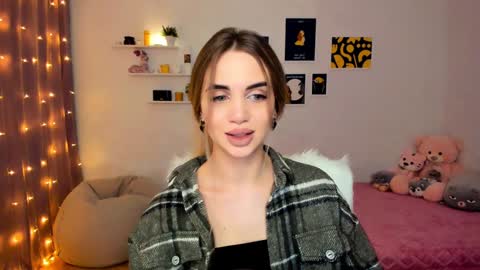 Snapshot of mellifluoustess chatting on December 9, 12:12 am Tessa online show from December 9, 12:12 am