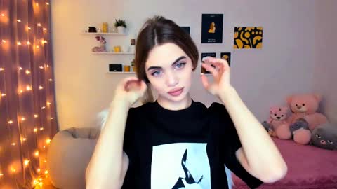 Snapshot of mellifluoustess chatting on December 24, 9:22 pm Tessa online show from December 24, 9:22 pm