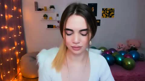 Snapshot of mellifluoustess chatting on February 13, 4:22 am Tessa online show from February 13, 4:22 am