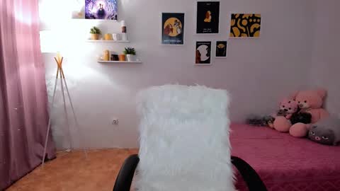 Snapshot of mellifluoustess chatting on February 27, 12:32 am Tessa online show from February 27, 12:32 am