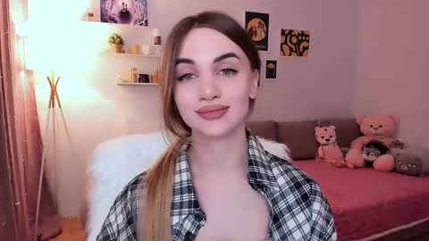 Snapshot of mellifluoustess chatting on March 6, 9:42 pm Tessa online show from March 6, 9:42 pm