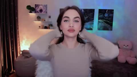 Snapshot of mellifluoustess chatting on December 13, 8:47 pm Tessa online show from December 13, 8:47 pm