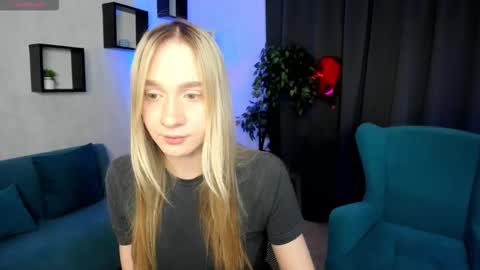 Snapshot of mellliissadrream chatting on March 3, 1:12 am mellliissadrream online show from March 3, 1:12 am