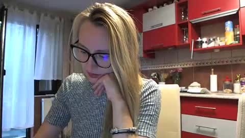 Melly online show from September 17, 6:15 am