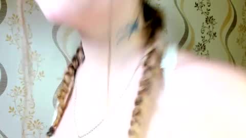 MelMooon online show from November 20, 7:46 pm