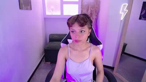 Snapshot of melody701583as chatting on January 14, 12:33 pm melody701583as online show from January 14, 12:33 pm