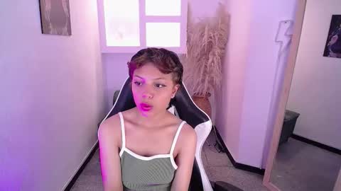 Snapshot of melody701583as chatting on January 15, 12:32 pm melody701583as online show from January 15, 12:32 pm