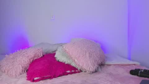 Snapshot of melody__77 chatting on February 3, 8:35 pm online show from February 3, 8:35 pm