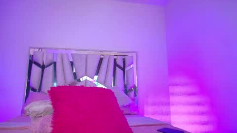 Snapshot of melody__77 chatting on October 20, 7:25 pm online show from October 20, 7:25 pm
