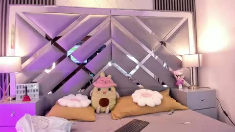 Snapshot of melody___sweet chatting on May 17, 8:27 pm mel online show from May 17, 8:27 pm
