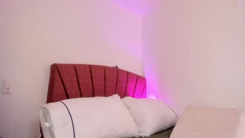  Leslie  online show from October 25, 2:56 pm