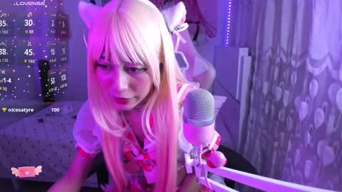 Snapshot of melody_e00 chatting on September 17, 10:22 pm Elizabeth online show from September 17, 10:22 pm