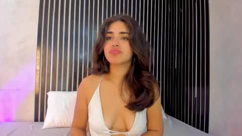 melody phillips online show from February 12, 5:02 am