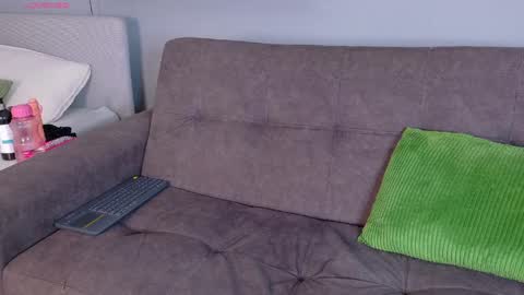 M E L O D Y  online show from April 21, 7:39 pm