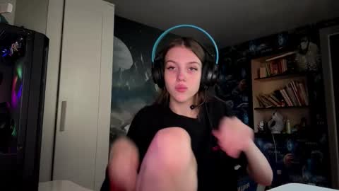 Hi Im Aria 18 years old online show from September 21, 12:07 pm
