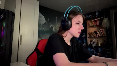 Hi Im Aria 18 years old online show from September 22, 12:07 pm