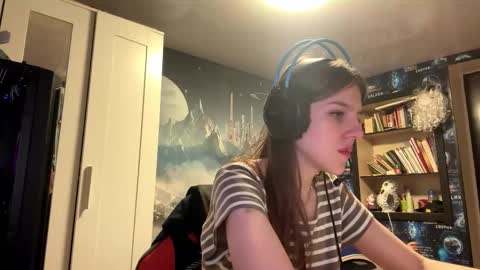 Hi Im Aria 18 years old online show from September 27, 3:17 pm