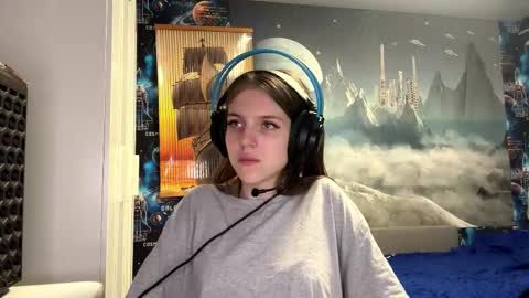 Hi Im Aria 18 years old online show from November 11, 12:16 pm