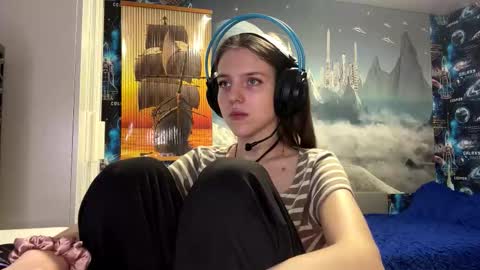 Hi Im Aria 18 years old online show from December 5, 3:09 pm