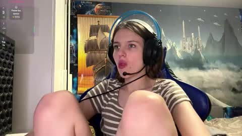 Hi Im Aria 18 years old online show from February 22, 4:05 pm