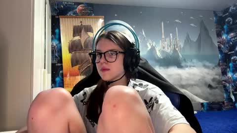 Hi Im Aria 18 years old online show from May 19, 4:24 pm