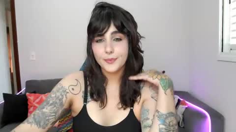 Snapshot of melunderline_ chatting on January 24, 8:43 pm Mel online show from January 24, 8:43 pm