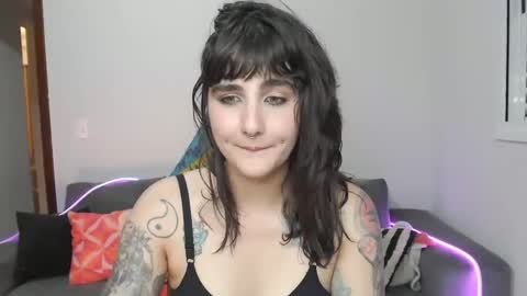 Snapshot of melunderline_ chatting on January 24, 11:45 pm Mel online show from January 24, 11:45 pm