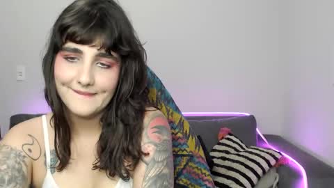 Snapshot of melunderline_ chatting on February 4, 7:44 pm Mel online show from February 4, 7:44 pm