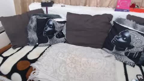 Snapshot of melyssamilfxxx chatting on February 3, 6:22 am melyssamilfxxx online show from February 3, 6:22 am