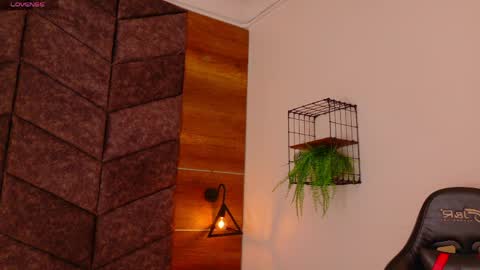  Memphis Williams  online show from April 13, 2:50 am