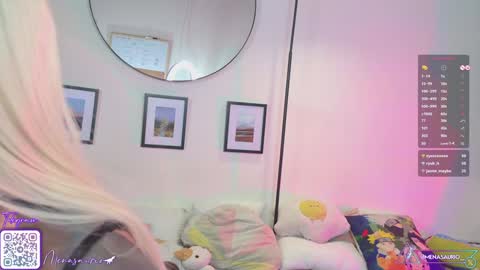 Snapshot of menasaurio_ chatting on January 23, 6:24 pm Mena Help me reach 700 thumbs up online show from January 23, 6:24 pm