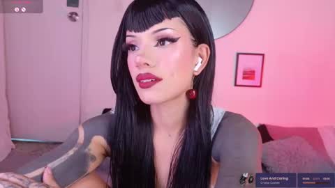 Snapshot of menasaurio_ chatting on September 25, 7:50 pm Mena Help me reach 700 thumbs up online show from September 25, 7:50 pm