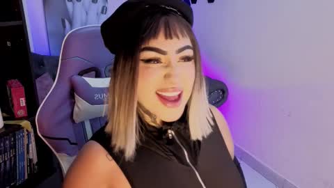 Snapshot of meow_boo chatting on February 11, 1:21 am Aruz online show from February 11, 1:21 am