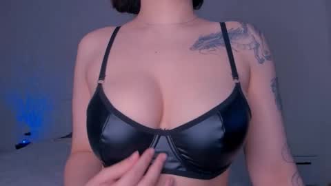 Snapshot of meow_rinnie chatting on October 5, 10:13 am My links --- online show from October 5, 10:13 am