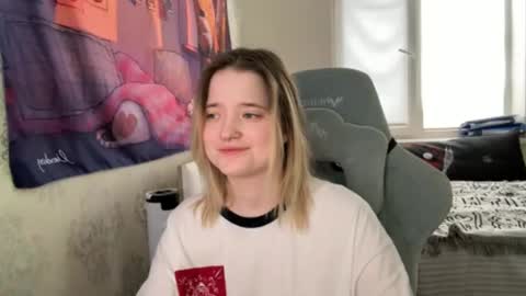 Snapshot of meowki4 chatting on January 1, 9:28 am meowme online show from January 1, 9:28 am