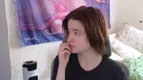 Snapshot of meowki4 chatting on October 7, 7:05 am meowme online show from October 7, 7:05 am