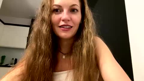 Snapshot of meowmariana chatting on August 8, 7:27 pm Mary online show from August 8, 7:27 pm