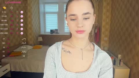 Julie online show from November 9, 10:02 am