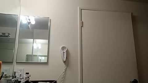 Snapshot of meowzers777 chatting on November 20, 7:24 pm meowzers777 online show from November 20, 7:24 pm