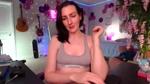Meredith Bae online show from April 14, 1:22 am
