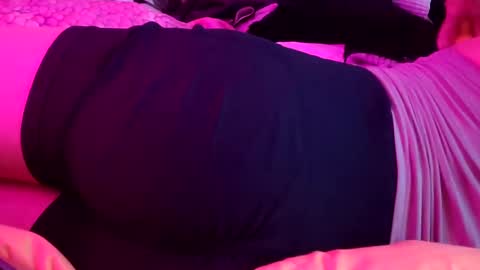 Snapshot of merelyalover chatting on February 15, 11:17 am gurlnips online show from February 15, 11:17 am