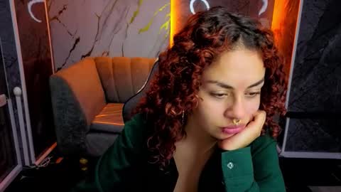 Snapshot of merida_b chatting on December 16, 7:19 pm merida_b online show from December 16, 7:19 pm