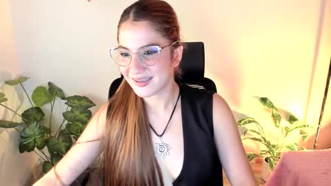 Snapshot of meridaxbrave_ chatting on September 28, 2:28 am laura 3 i am independent model online show from September 28, 2:28 am